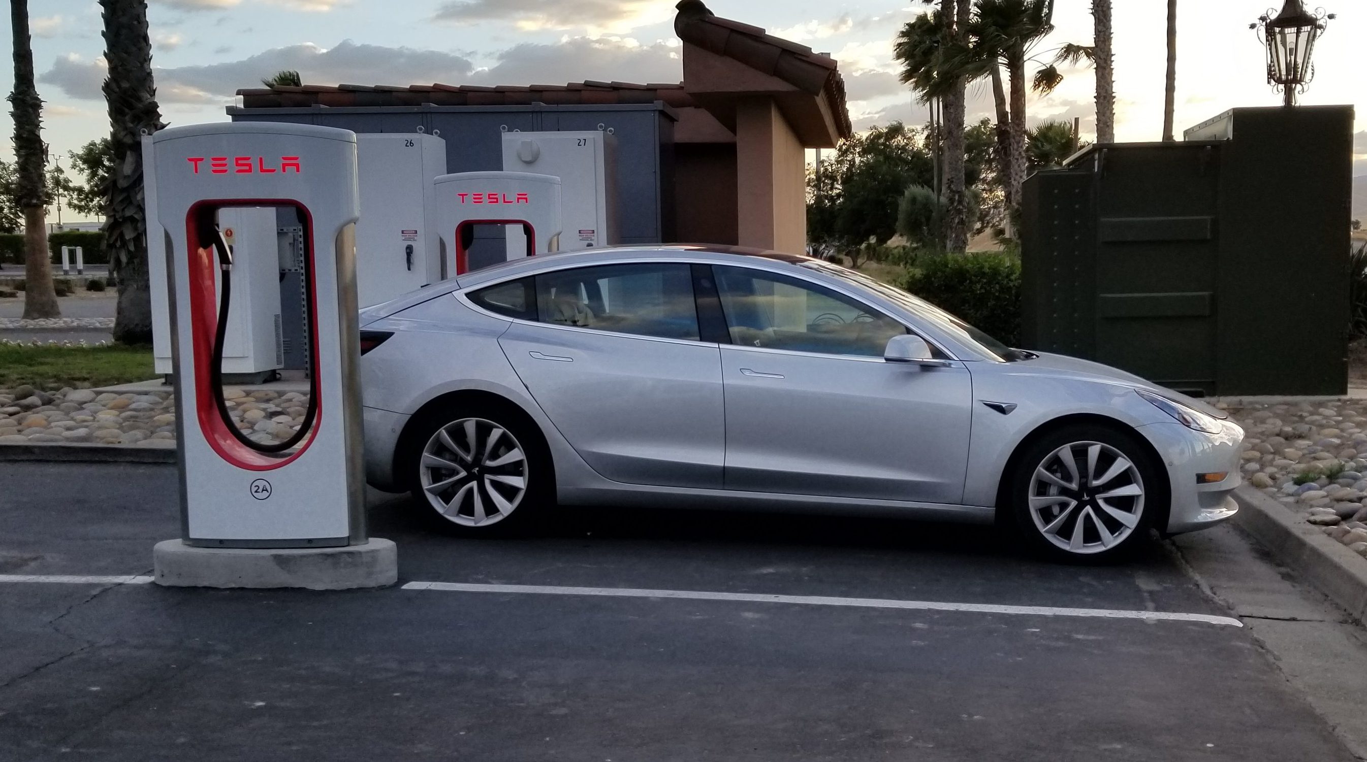 How to charge a tesla car